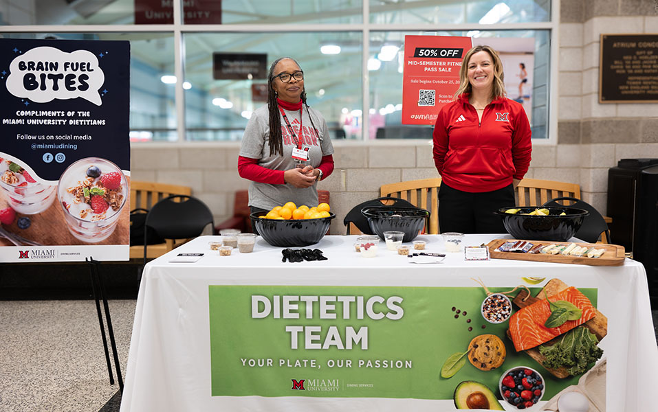 dietitians at table