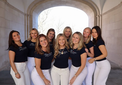 Alpha Xi Delta members.