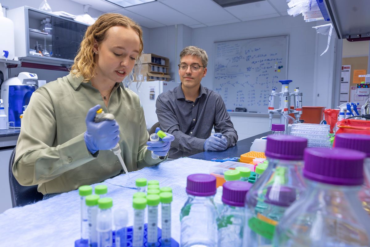 Cece Meinking working in a biochemistry lab with her professor