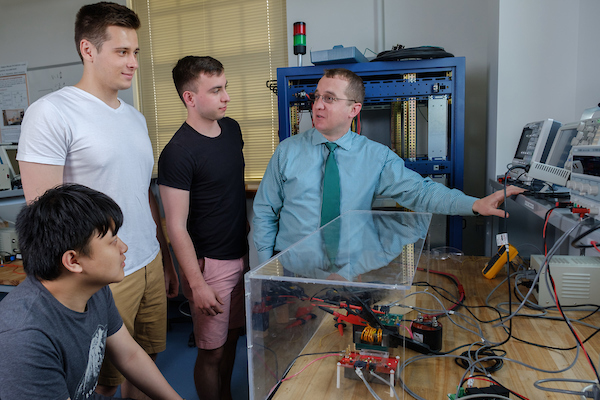 mark scott with 4 students in lab