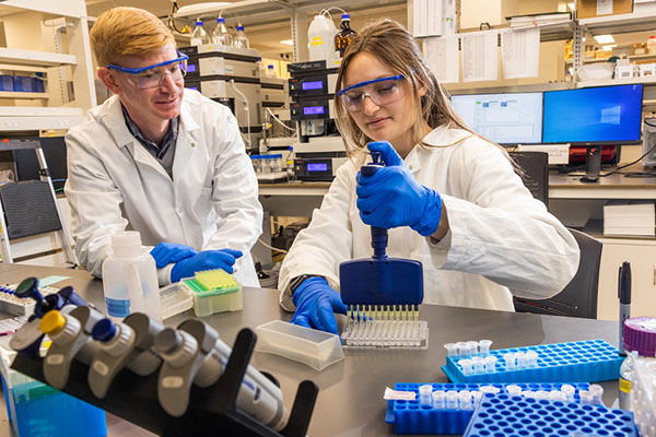 Andrew Jones and Fiona Kanis in the lab 