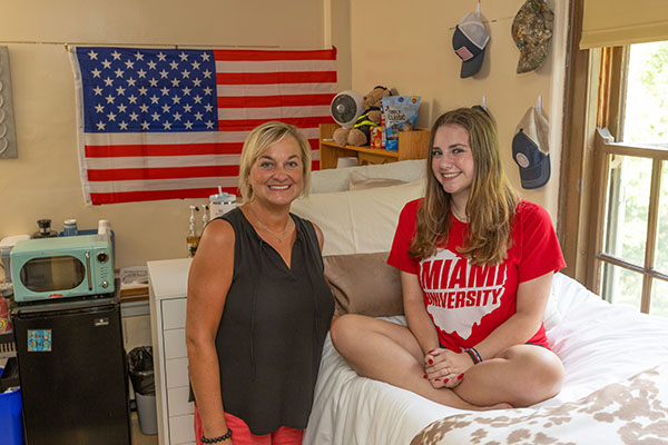 Laura Everett Bowling and Sarah Bowling