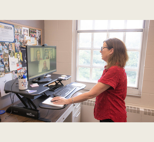 Ellen Yezierski talks to high school chemistry teachers via Zoom.