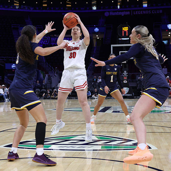 Mio Sakano shoots against Kent State