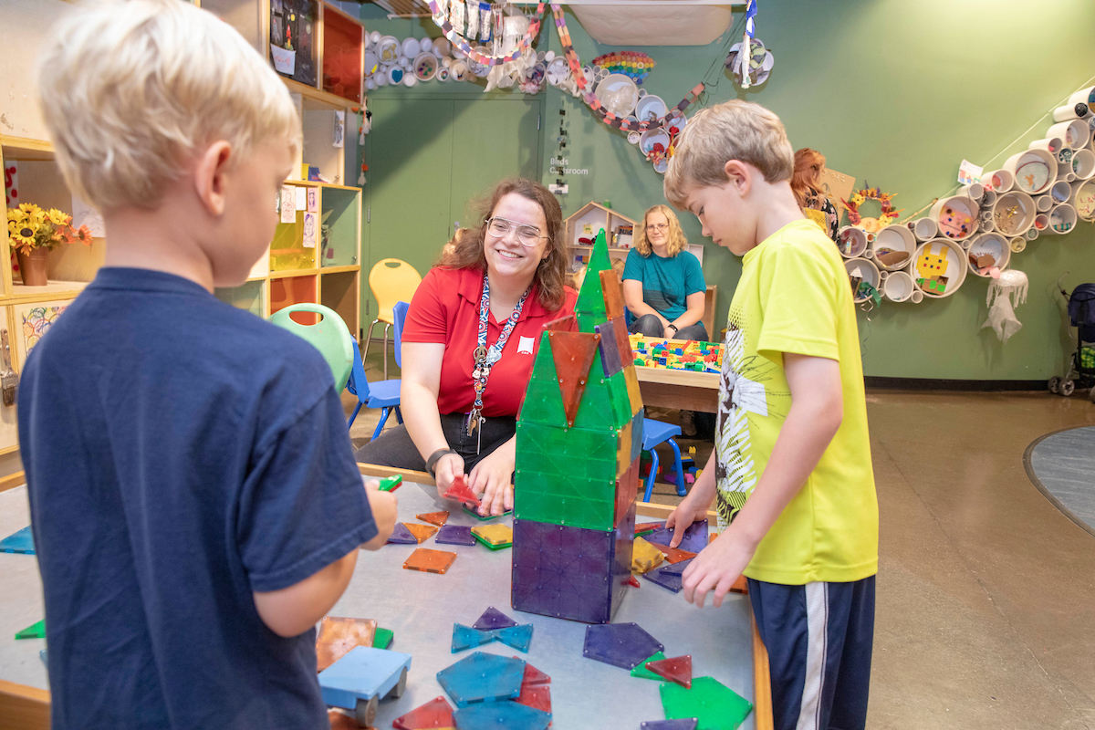 A K-3 grade classroom setting with 2 teachers and 3 students.