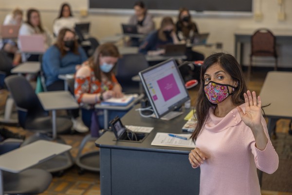 Professor Daisy Hernandez teaching a class